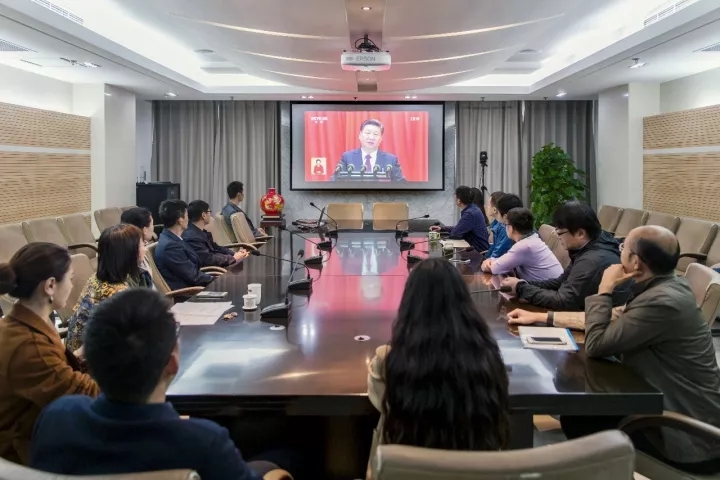 集團干部員工喜迎十九大：令人鼓舞，催人奮進